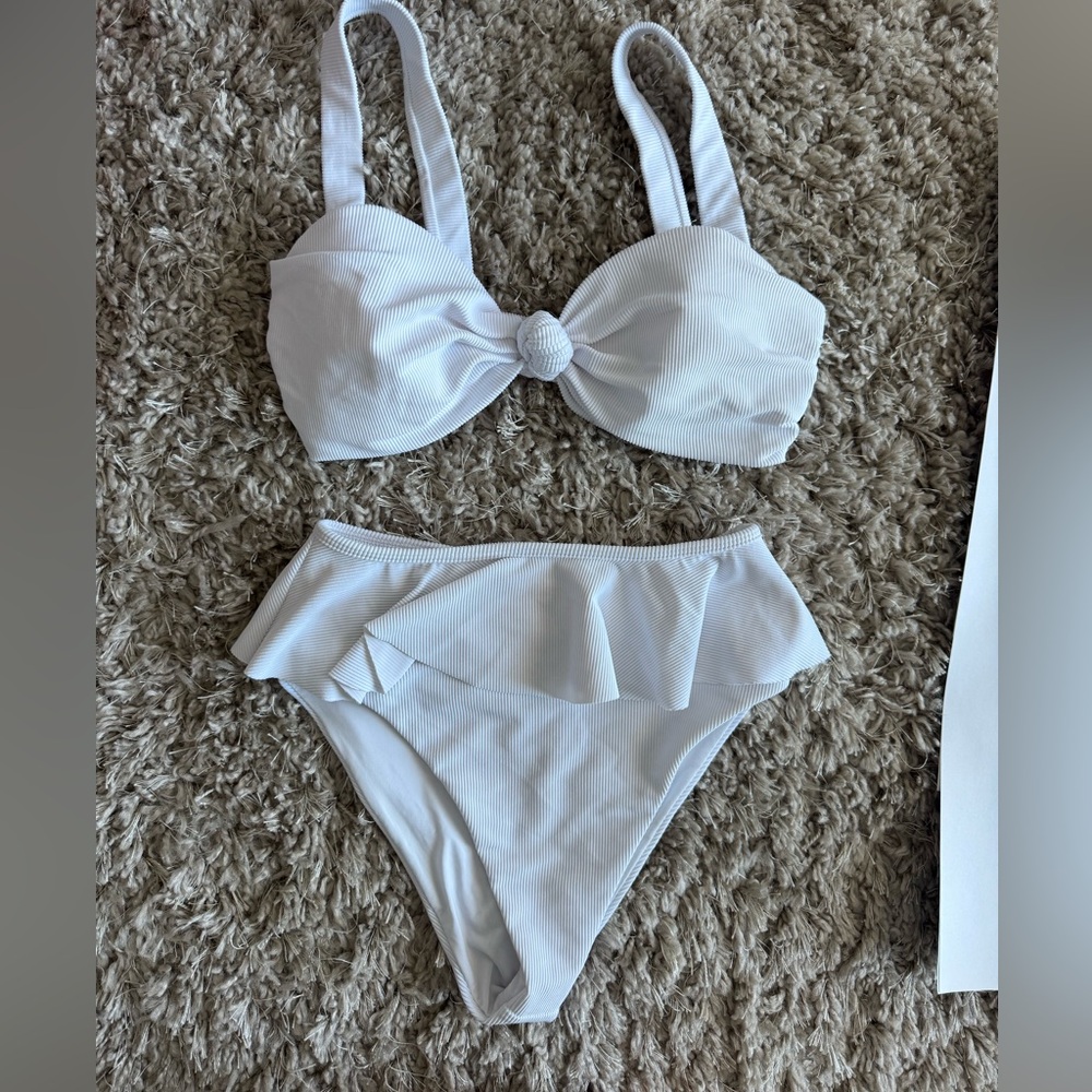 Beach Riot White Top Sz M (TOP ONLY) - Picture 3 of 5